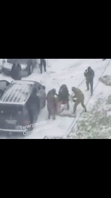 🇺🇦 Ukrainians are still coming together in large numbers