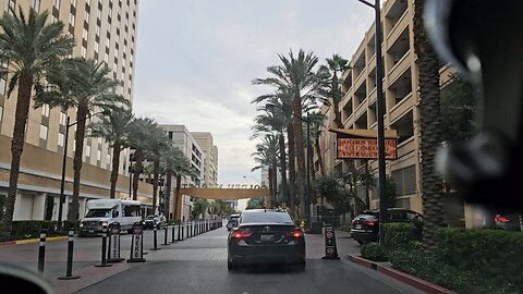 WAIT HOW MUCH is park on weekends in downtown Las Vegas? Check THIS out! #follow #lasvegas #gaming