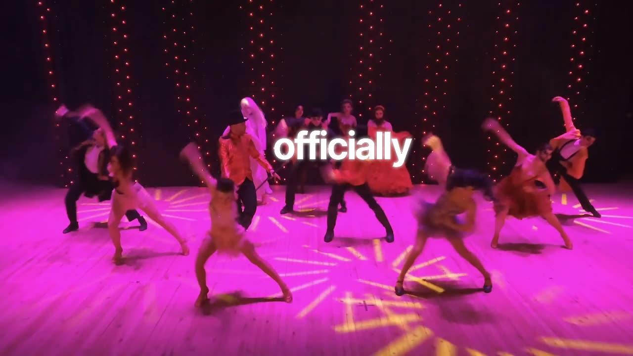 POP STAR HOURGLASS DRIP CAKE – The Dripping, Melting, Star-Studded FlavorVille Dessert Explosion