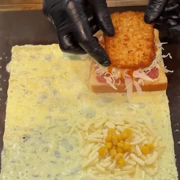 Egg Blanket Toast - Must have when you visit Korea