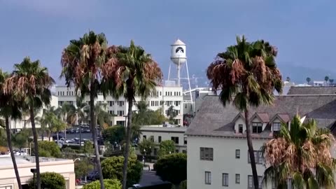 Paramount makes hostile bid for Warner Bros, challenging Netflix