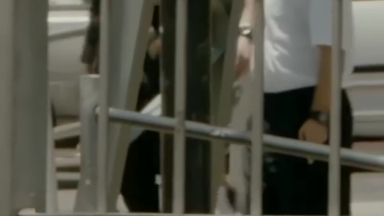 🔴 He heard the prophecy… misunderstood the wardrobe.