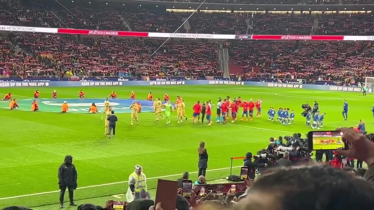 Atletico Madrid vs FC Barcelona (fantastic atmosphere)