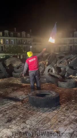 Farmer protesting in France burns the European Union flag