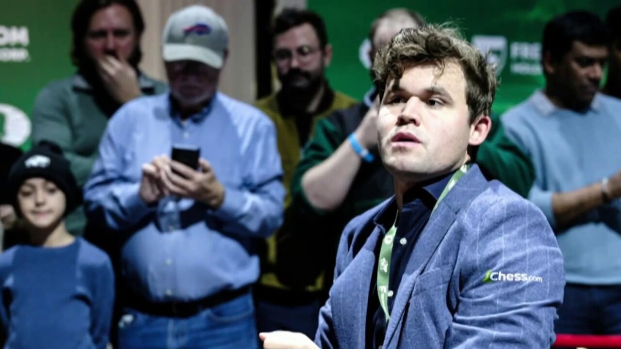 Chess champion Magnus Carlsen returns to compete after wardrobe controversy