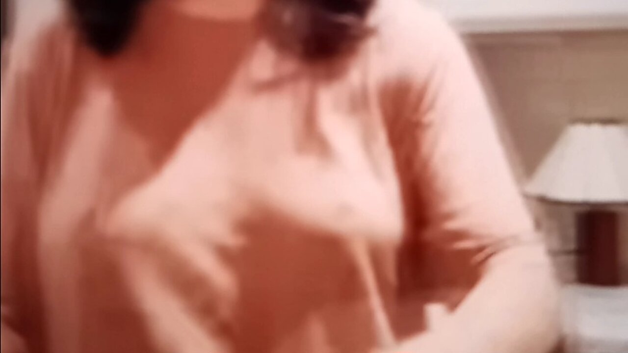 Streamer girl gives a peak