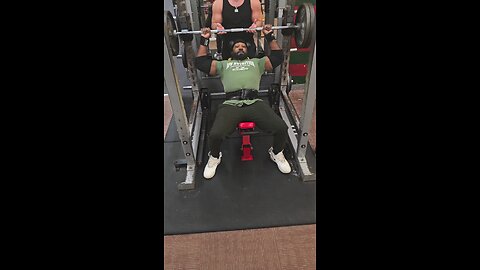 225 lb on incline Bench press 18 Reps