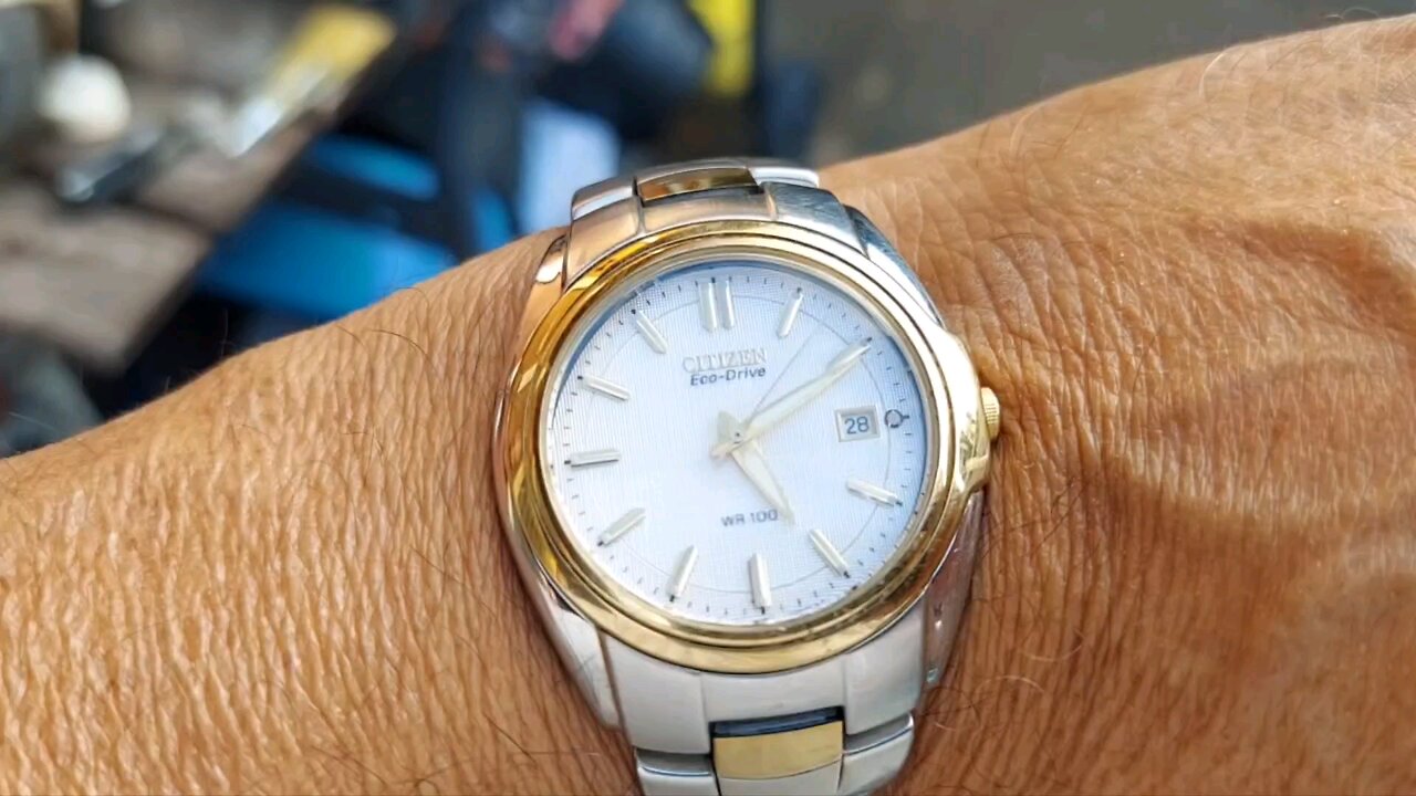 Citizen eco-drive F810 Men's Watch .