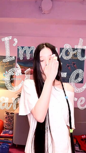 Who owned illit "not cute anymore" era?