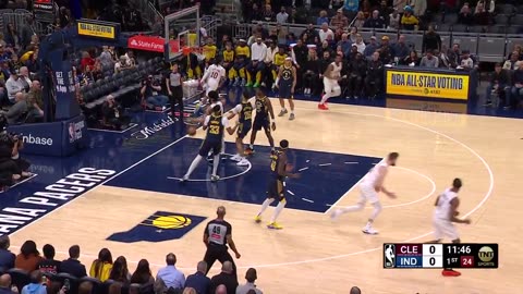 NBA - The Garland to Allen lob opens the scoring in Indy!