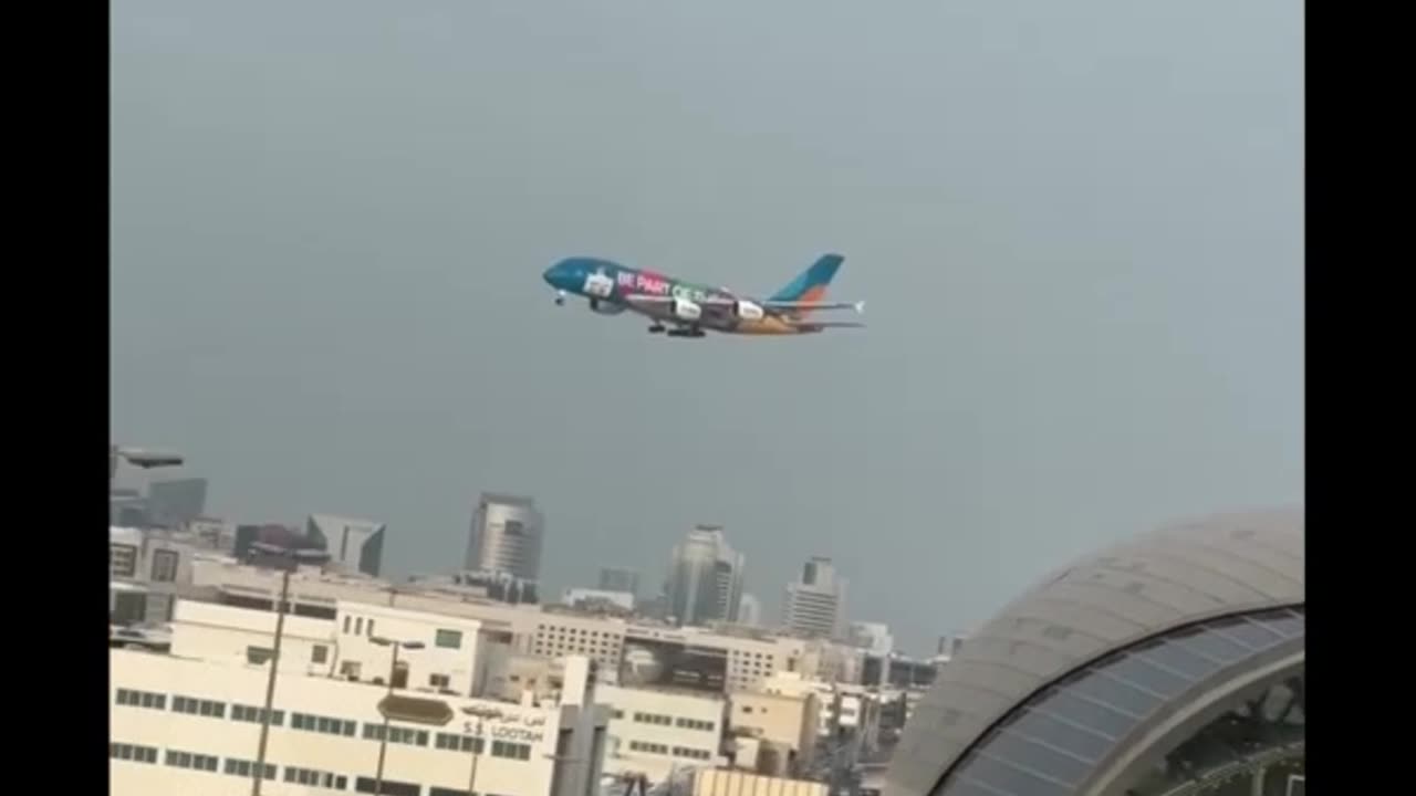Just Saw #A380 Hanging Above The City Landing #Aviation #Avgeeks #AeroArduino
