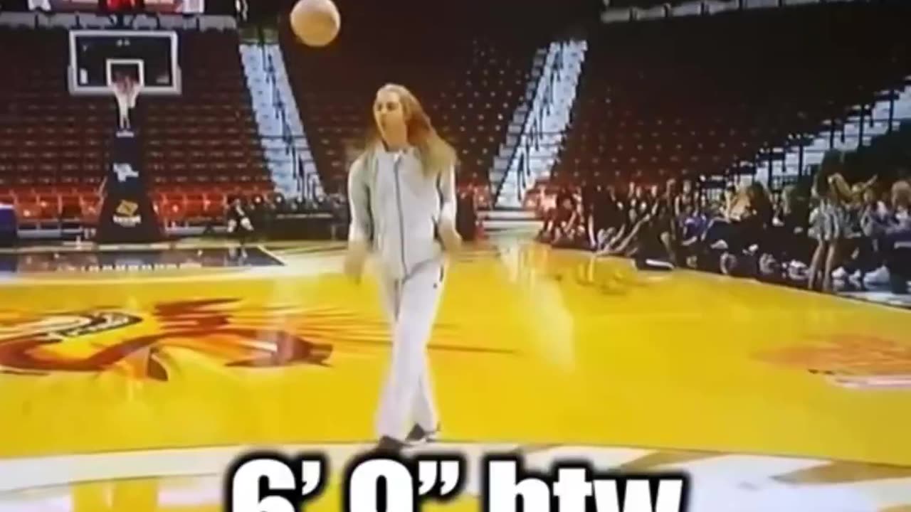 6'9" WNBA Brittney Griner unable to dunk in practice