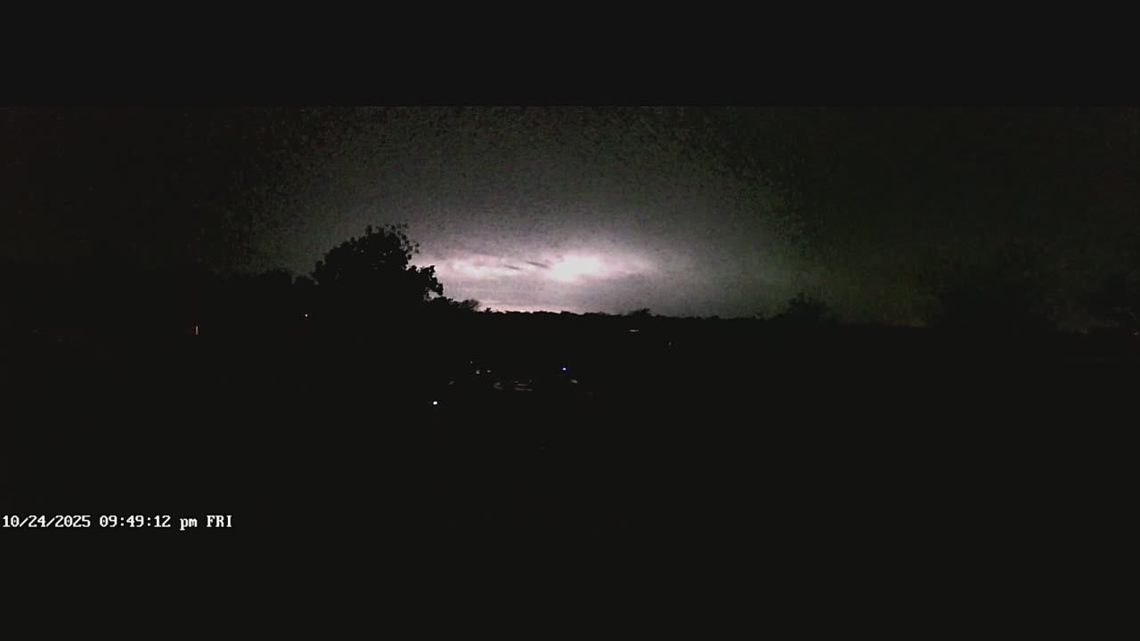 Massive Storm moves into the DFW area. Live Video and Audio