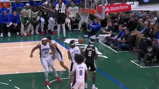 Milwaukee Bucks - Dame made his defender touch earth.