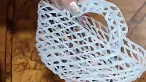 AWESOME DIY-HOT GLUE BASKET