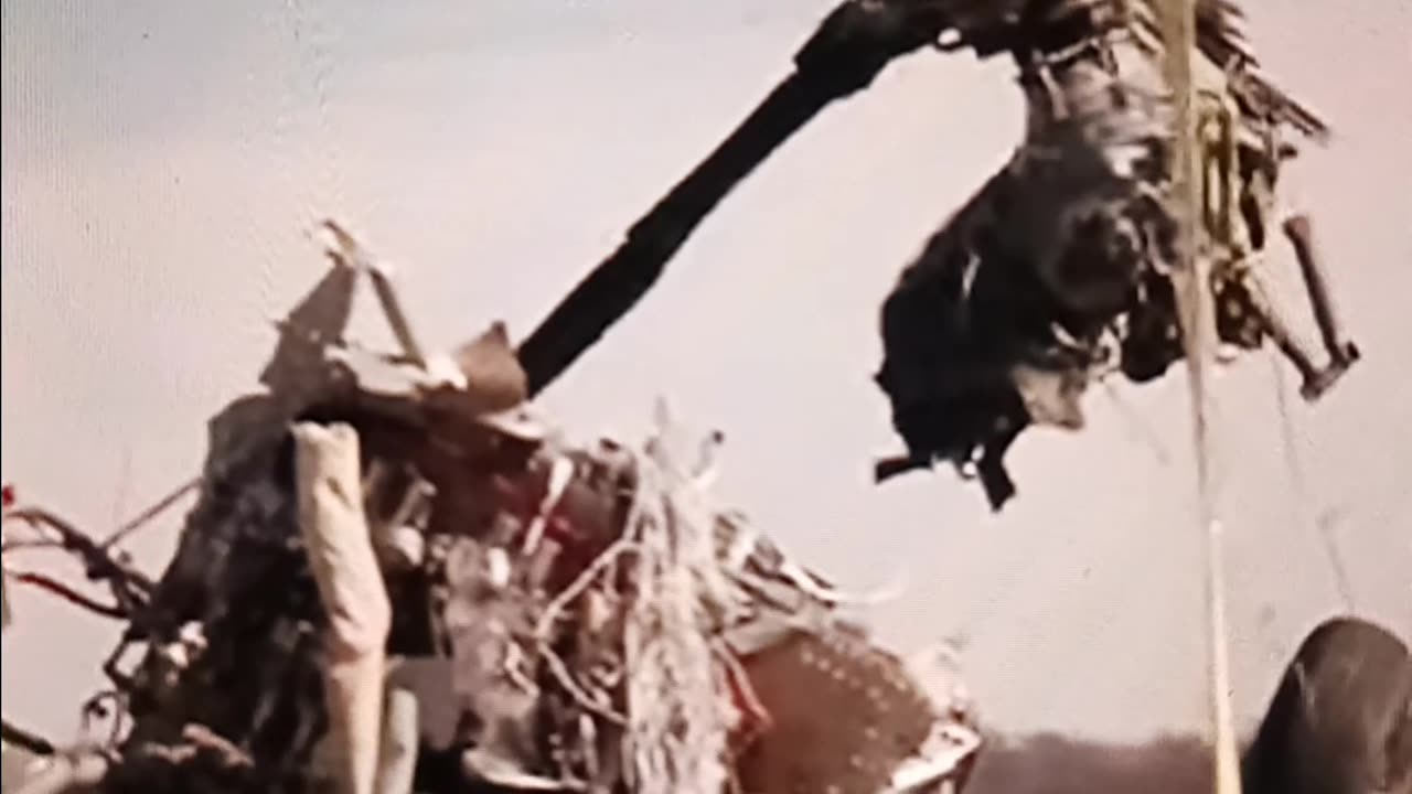 Blackhawk wreckage recovered from deadly Washington DC plane crash (absolutely breathtaking)