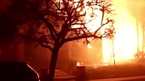 Crews battle Los Angeles Palisades Wildfires