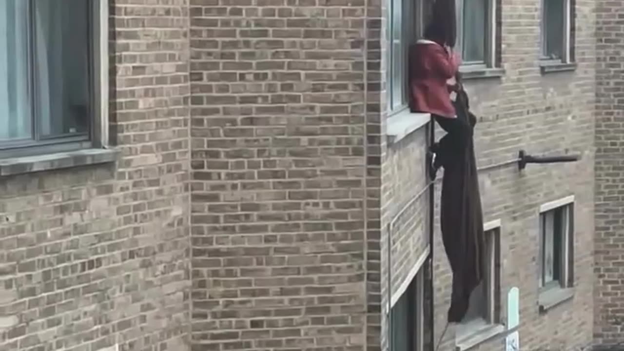 Chicago: A woman was captured on camera climbing a building at Parkway Gardens (O’Block)