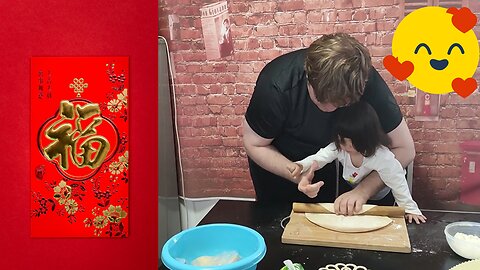 Foreigners Celebrate Little New Year in China: Homemade Noodles & Traditional Snacks!