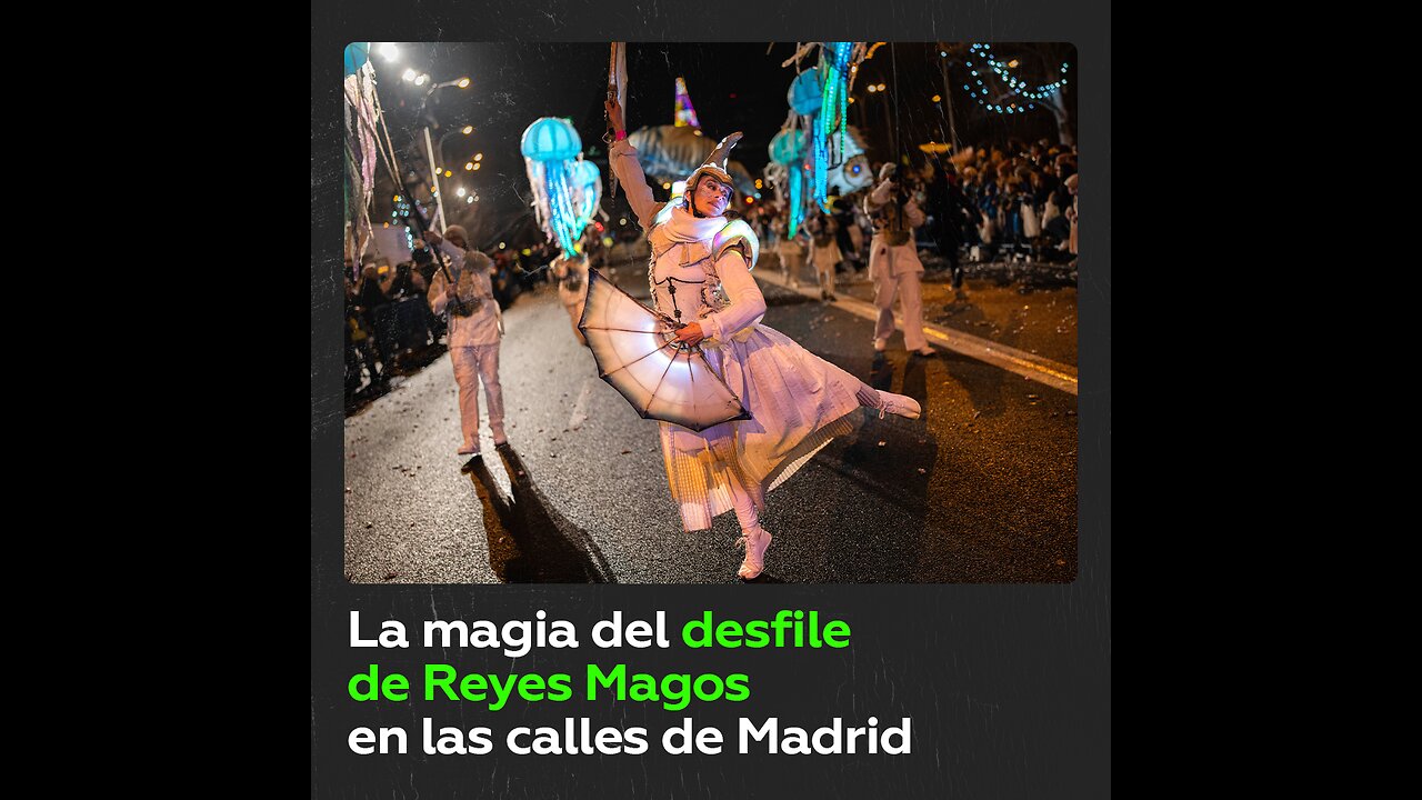 Miles disfrutan del colorido desfile de los Reyes Magos en Madrid