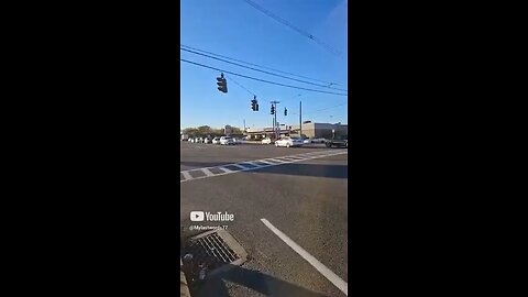 Joseph Martelli Niagara Falls, NY 2 Cars go through a red light on Niagara Falls Blvd
