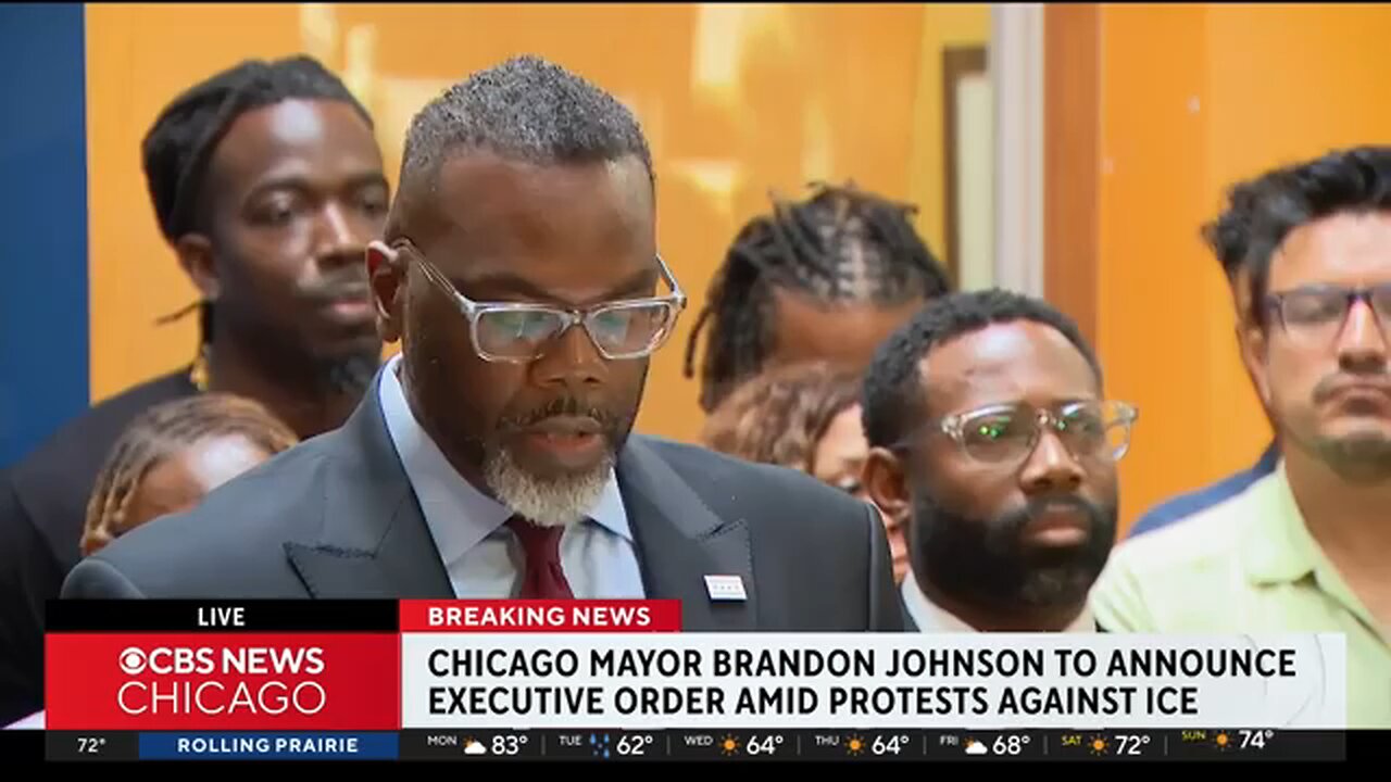 Chicago mayor signs executive order preventing ICE from using city property