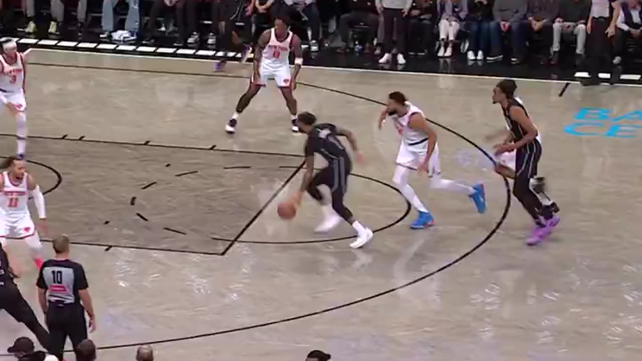 Brooklyn Nets - .@Dloading gets crafty with the reverse 😮‍💨