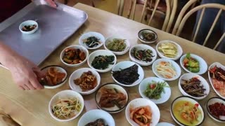 Husband’s Suit Shop Struggling, Wife Sells Lunch?! Hidden Alley Meals Fully Booked Daily