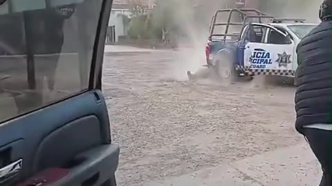 Video showing an ambush that killed multiple police officers in Jerecuaro, Mexico.