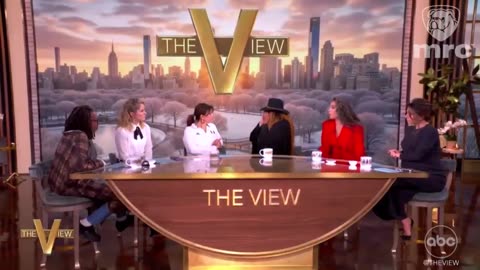 Pam Grier says she had to close her eyes as a kid in OH to avoid seeing blacks hung on trees