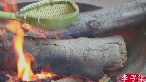 Springs coming flowers bloom A bowl of plum pigeon soup to replenish vitality|Liziqichinesefood