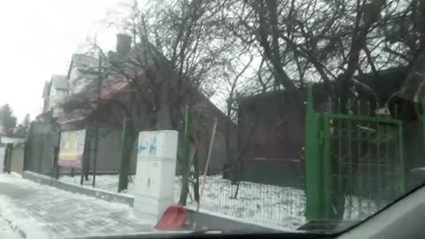 Kleszcz wozi sie po mieście, a potem szufluje śnieg na Szkolnej