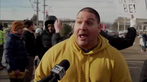 Psycho leftist calls for war against ICE agents