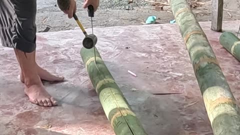 Using a Filipino Sundang to Split Bamboo! 🔪 | Expat Life in the Philippines 🇵🇭