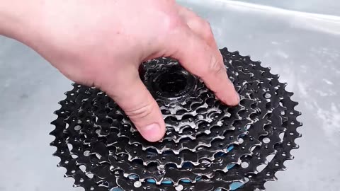 How to wash a bicycle cassette in a quick and efficient way