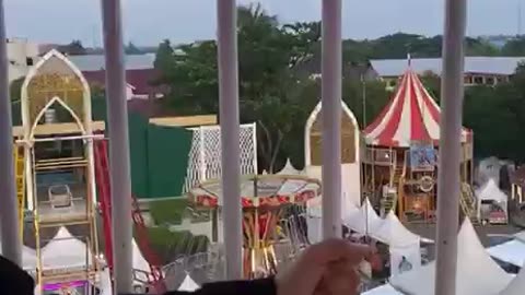 Above the City | Ferris Wheel Sunset Ride Description: