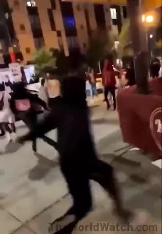 Mob of Somali scum in Minneapolis attack a white couple!