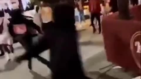 Mob of Somali scum in Minneapolis attack a white couple!