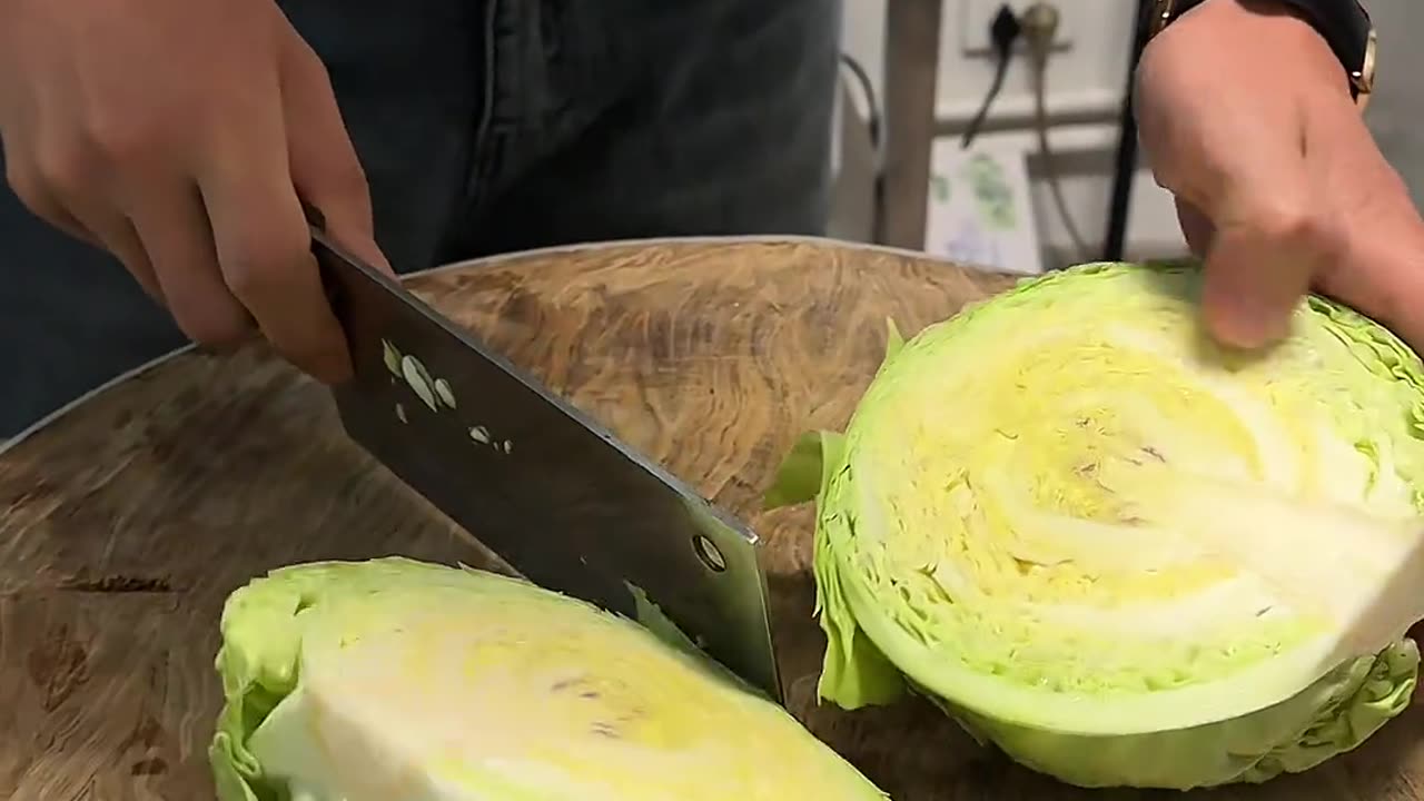 最详细的怎么在家做好吃不出水的手撕包菜 #当季新菜单挑战赛 #手撕包菜 #美食教程 #抖音美食创作者