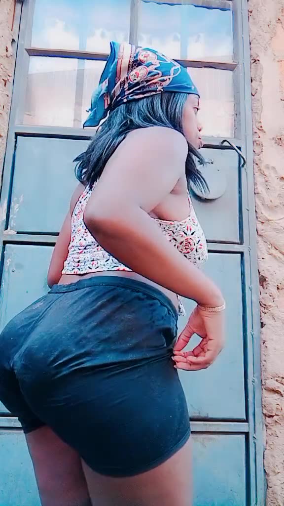 Short and sexy 🥰😍