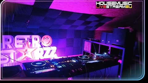 DJ RIKX (Retrostarzz), mixing retro beats