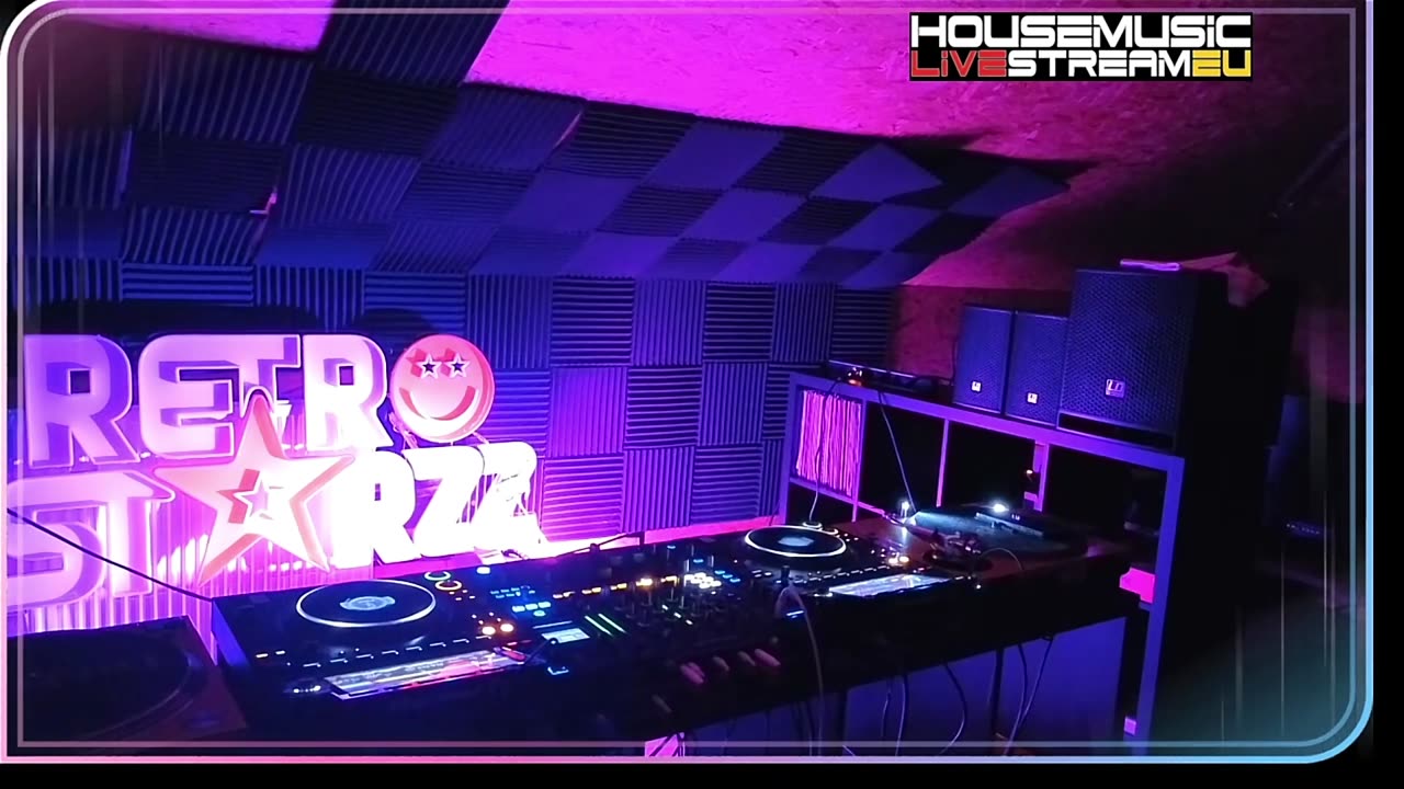 DJ RIKX (Retrostarzz), mixing retro beats