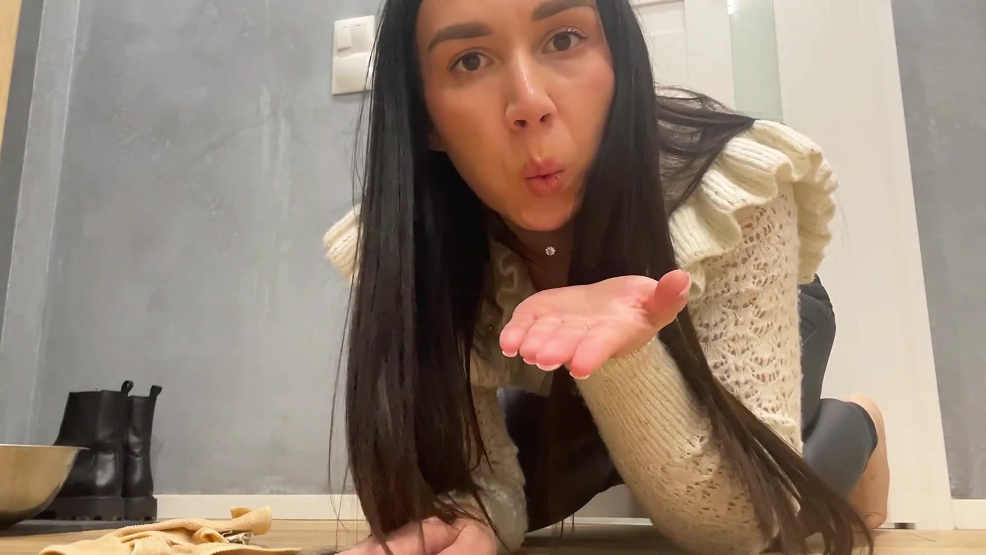 Satisfying Porch Cleaning ASMR ｜ Gentle Dusting & Calm Entryway Reset (No Talking)