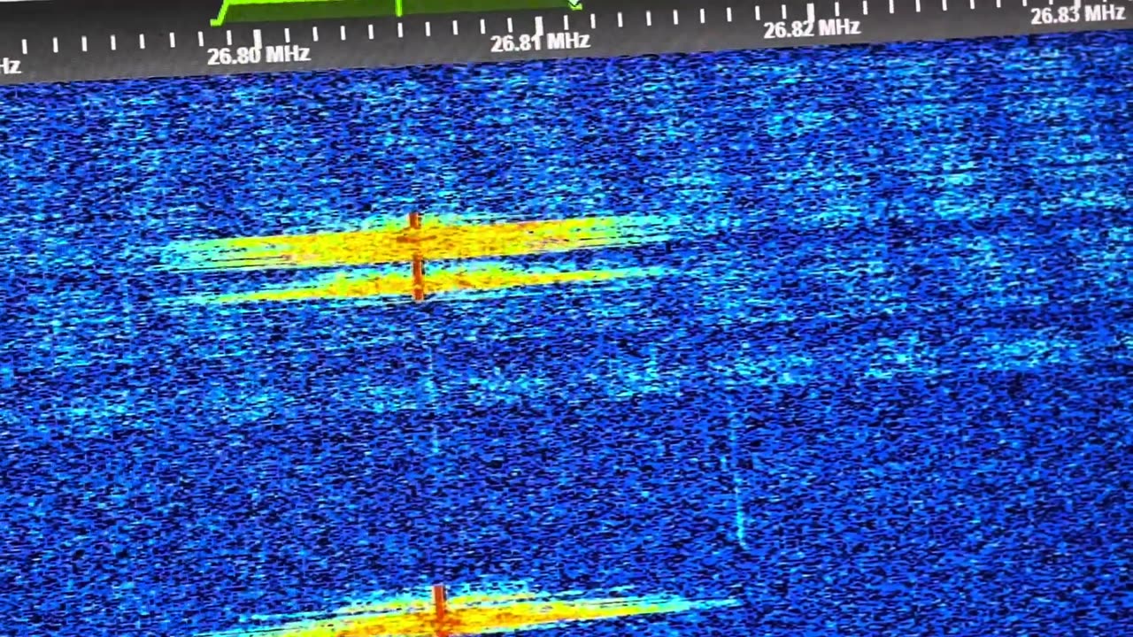 40.255 Mystery Carrier With “VFO Swooshing” 1412 UTC 12 November [G8JNJ SDR in UK]