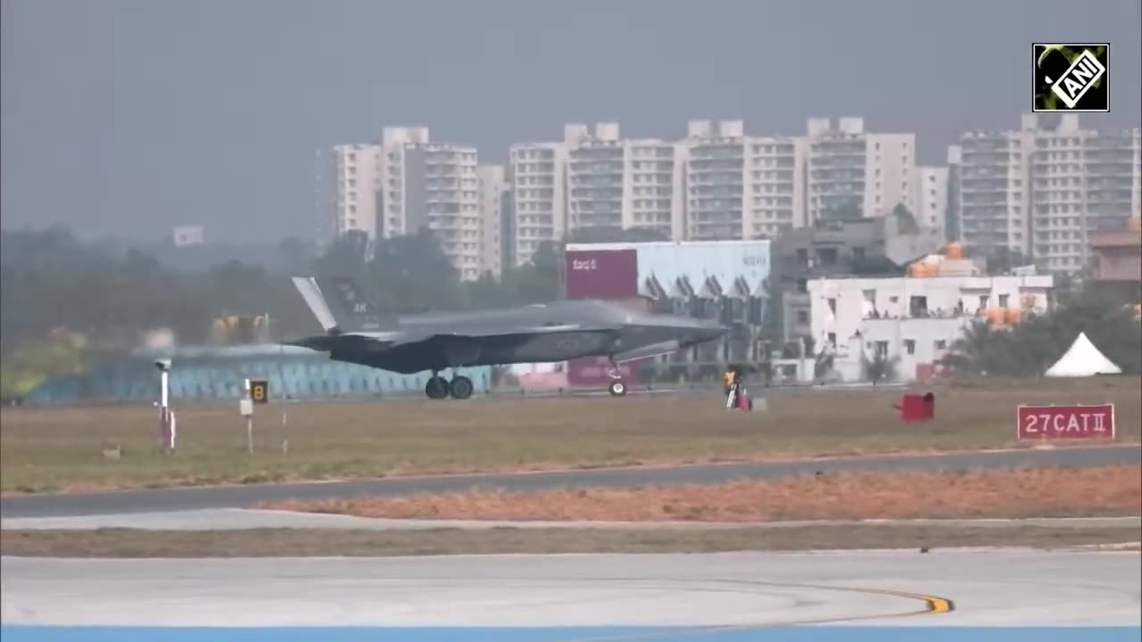 Aero India 2025: Russian Sukhoi Su-57 vs American F-35 | Battle of dominance|Breathtaking manoeuvres