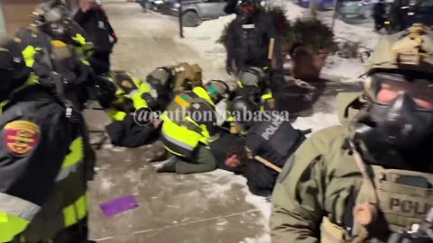 DUH FUG IZ YAW DOIN'!!!???