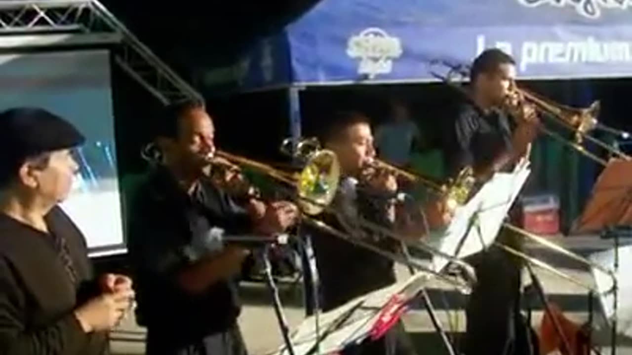 Elio Pacheco y Su Orq feat Wiwi Buznego