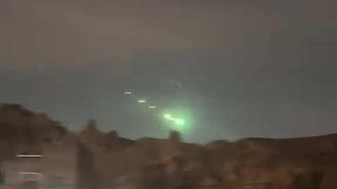 A Cosmic Spectacle! Green Fireball Lights Up the Sky of La Paz
