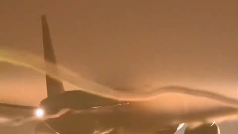 Landing on a rainy night with a breathtaking vortex at the ends of the wings of a Boeing 777