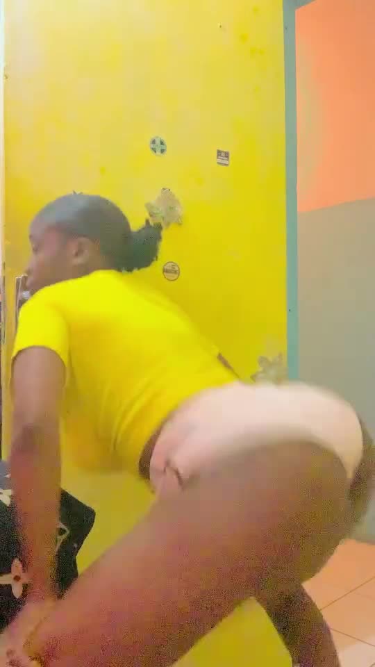 Quick teaser! Thick wife bouncing her Ass.